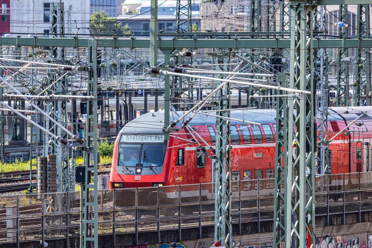 In den Ausbau und die Erneuerung der Schienen-Infrastruktur muss kräftig investiert werden. Foto: IMAGO / Arnulf Hettrich