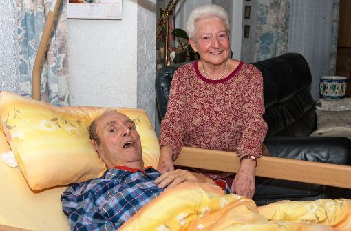 Doris und Ludwig Miehle  hoffen auf pünktliche Krankentransporte Foto: Lichtgut/Oliver Willikonsky