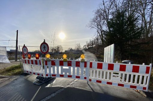 Kein Durchkommen: noch bis in den Februar hinein wird an den neuen Wegen zum Schloss Rosenstein gebaut. Foto: Milankovic