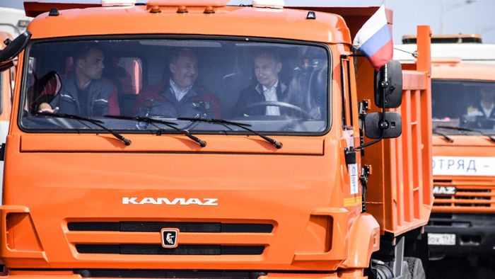 Wladimir Putin eröffnet die Krim-Brücke