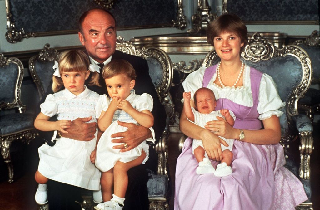 Ungewohnt brav: Fürstin Gloria von Thurn und Taxis, Fürst Johannes und die drei Kinder Maria Theresia, Elisabeth und Albert (von links) im Jahr 1983.