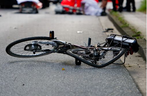 Am Dienstag wurde in der Rotebühlstraße eine Radfahrerin von einem Laster erfasst (Symbolbild). Foto: dpa