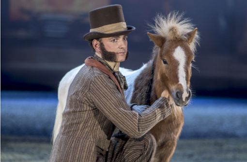 Paco Martos mit seinem Pony in der neuen Apassionata-Show Foto: Mario Bartkowiak