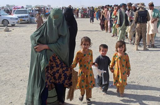 Menschen an der Grenze zwischen Pakistan und Afghanistan. Foto: AFP