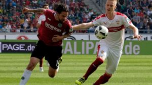 Die Chancen auf einen Einsatz von Timo Baumgartl (re.) gegen Hannover 96 und Ex-Kollege Martin Harnik stehen gut. Foto: dpa
