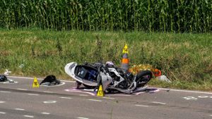Der Zusammenstoß mit einem Lastwagen endete für den Fahrer dieses Motorrads tödlich. Foto: SDMG