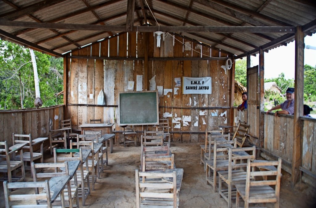 In der Schule der indigenen Dörfergemeinschaft Sawre Jaybu der Munduruku kann jetzt erst einmal wieder gelernt werden.