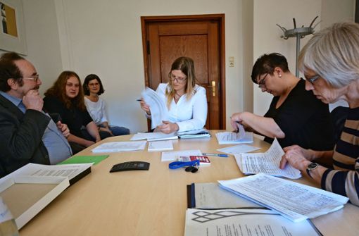 In der Verwaltung werden die Unterschriften entgegen genommen und geprüft. Foto: Werner Waldner