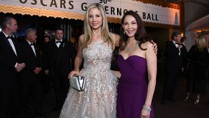 Die Schauspielerinnen Mira Sorvino (l.) und Ashley Judd auf dem Weg zum 90th Annual Academy Awards Governors Ball. Foto: AFP