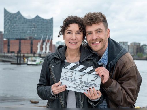 Maria Ketikidou und Enrique Fiß stehen für den Großstadtrevier-Film Triage vor der Kamera. Foto: NDR/ARD/Thorsten Jander