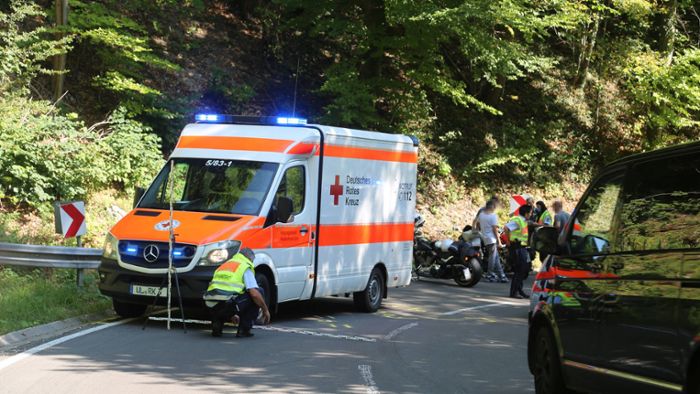 16-jähriger Motorradfahrer kracht gegen Rettungswagen