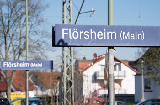 Die junge Frau wurde am frühen Sonntagmorgen von der Polizei in dem kleinen hessischen Flörsheim am Bahnhof in Empfang genommen und in eine Wiesbadener Klinik gebracht Foto: dpa