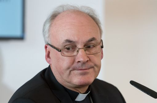 Der Regensburger Bischof Rudolf Voderholzer ist gegen Frauen im Priesteramt. Foto: dpa