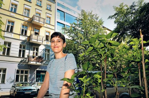 Die Schriftstellerin Anke Stelling in ihrem Berliner Biotop Foto: imago images / tagesspiegel