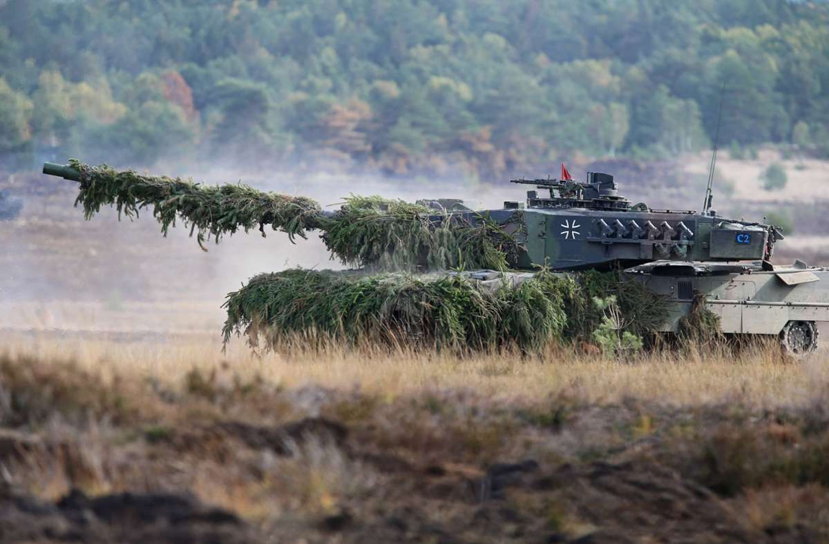 Wird der Leopard 2 bald geliefert? Foto: IMAGO/Björn Trotzki