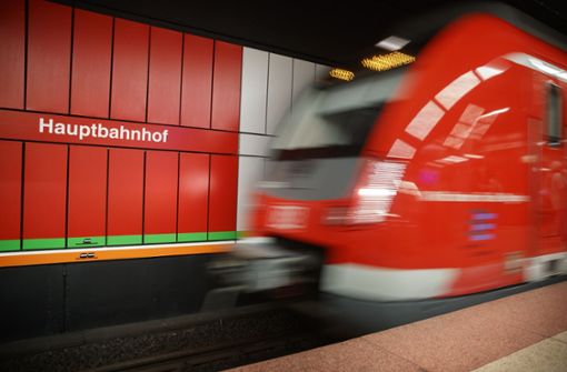 Im Stuttgarter Hauptbahnhof ist es am Dienstag um 0.50 Uhr zu einer körperlichen Auseinandersetzung zwischen zwei Männern gekommen (Symbolbild). Foto: SDMG
