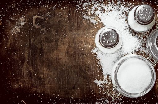 Bislang galt zu viel Salz im Essen als ungesund. Doch Studien zeigen: Nur exzessiver Konsum schadet. Foto: Artem Shadrin/Adobe Stock