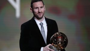 Lionel Messi wurde in Paris mit dem Ballon d’Or ausgezeichnet. Foto: AP/Francois Mori