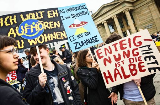 Empörung bei den Demonstranten über die explodierenden Mietpreise Foto: Lichtgut/Christoph Schmidt