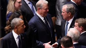 Ehemalige US-Präsidenten und Vize-Präsidenten nehmen Abschied von dem verstorbenen US-Senator John McCain: Barack Obama, Al Gore und George W. Bush. Foto: AFP