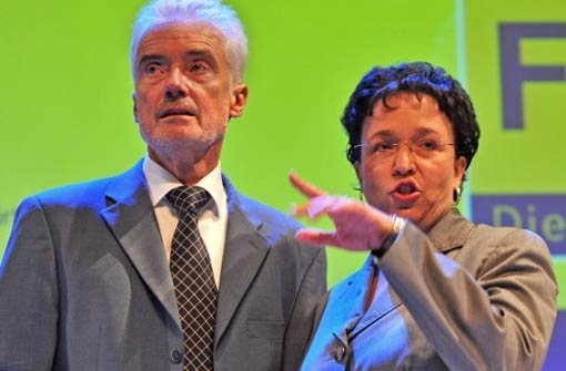 Der scheidende Justizminister Ulrich Goll (FDP) und die FDP-Landesvorsitzende Birgit Homburger. Foto: dpa