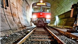 Eine S-Bahn im Tunnel Foto: Piechowski