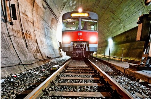 Eine S-Bahn im Tunnel Foto: Piechowski
