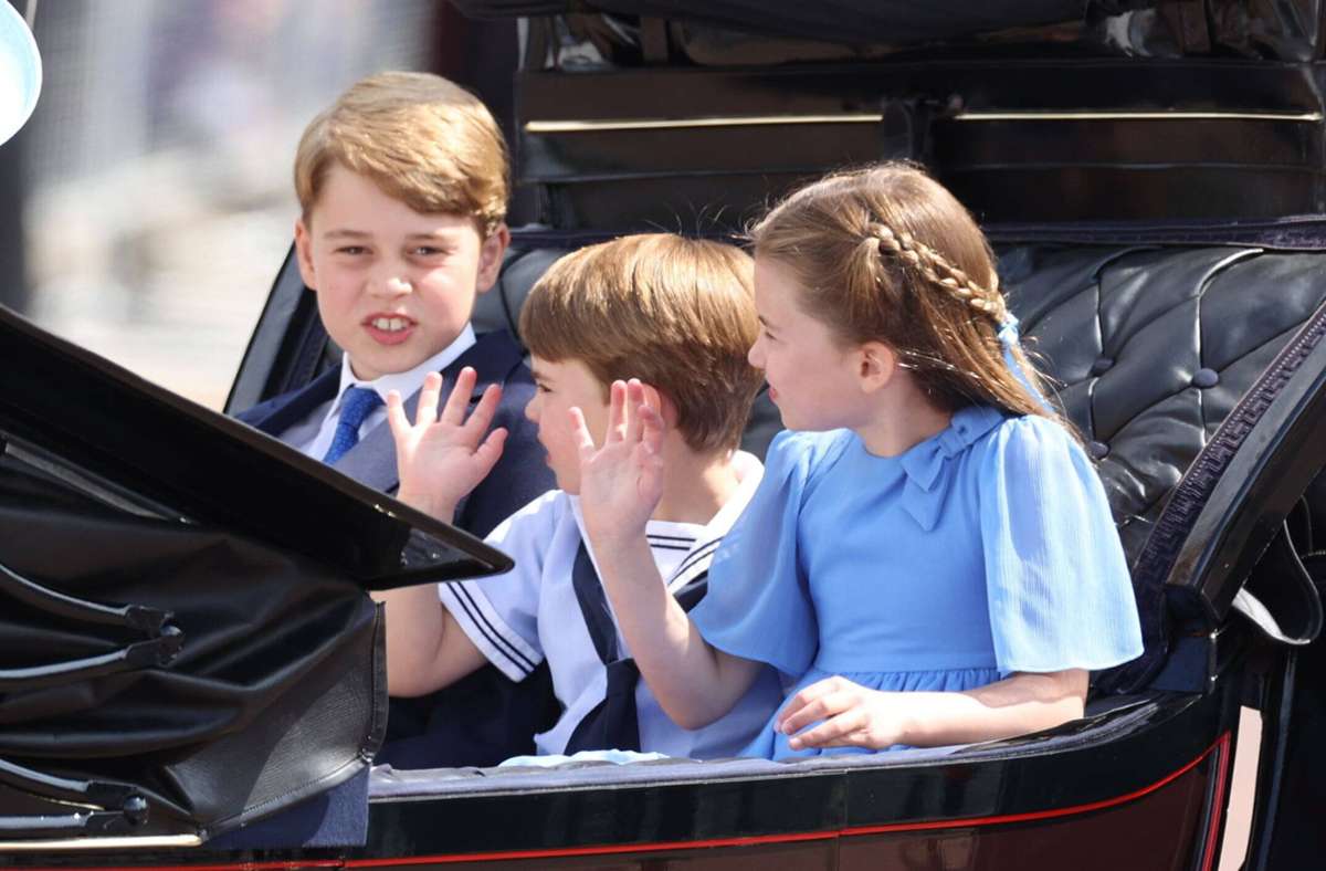 Eine Premiere: Prinz George, Prinz Louis und Prinzessin Charlotte (von links) bei „Trooping the Colour“.
