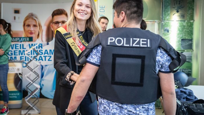 Miss Germany aus Stuttgart wirbt für den Polizeiberuf
