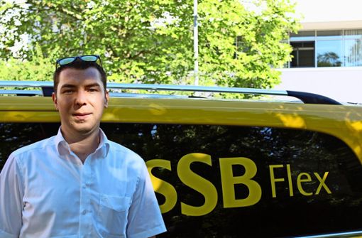 David Meyer ist Busfahrer bei der SSB. Ab und an steuert er das Sammeltaxi SSB Flex. Foto: Tilman Baur