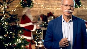 Daimler-Chef Dieter Zetsche beweist in seinem Weihnachtsvideo viel Humor. Foto: Daimler/Youtube