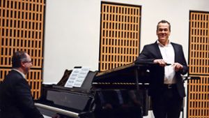 Pianist Frédéric Sommer und Tenor Matthias Klink beim Konzert – luftig und nachhaltig, spitzbübisch und elegant. Foto: Ingrid Sachsenmaier
