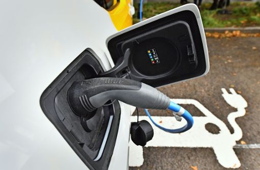 E-Autofahrer im Kreis haben deutlich  mehr Strom gezapft Foto: dpa/Hendrik Schmidt