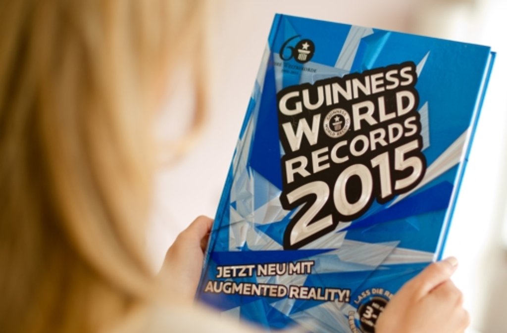 Книга гиннесса 2024. Книга Гиннесса. Книга рекордов Гиннесса книга. Книга рекордов Гиннесса 2015. Книга рекордов Гиннесса 2014.