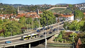 Die Vogelsangbrücke wird von Mitte März an bis voraussichtlich November 2020 zum Nadelöhr auf dem Weg in die Esslinger Innenstadt. Foto: Horst Rudel/Archiv