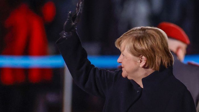 Merkel dankt Ärzten und Pflegekräften