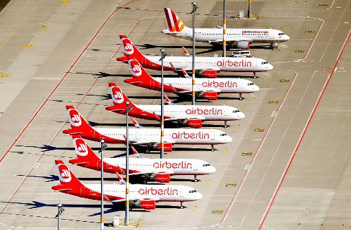 Die Bundesregierung sagt, dass ohne Staatshilfen die Flugzeuge von Air Berlin am Boden bleiben müssen – mit unabsehbaren Folgen für Urlauber. Foto: dpa