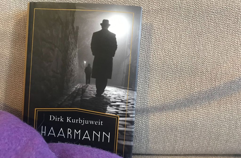 Lesenswert, aber auch fordernd: Dirk Kurbjuweits „Haarmann“. Foto: Lukas Jenkner