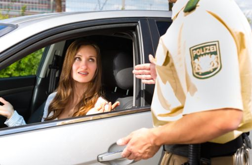 Erfahren Sie, was bei einer Polizeikontrolle droht, wenn Sie Ihren Führerschein nicht dabeihaben.