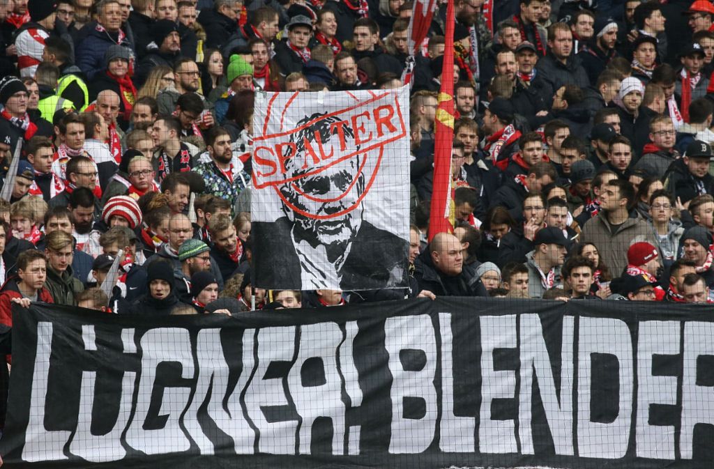 Die Fans des VfB Stuttgart äußerten während des Spiels gegen Borussia Mönchengladbach ihren Unmut.