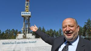 Michael Suana, Geschäftsführer der Rhein Petroleum GmbH, steht bei Graben-Neudorf (Baden-Württemberg) an einem Bohrturm Foto: dpa