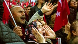 Lautstarke Ablehnung: Erdogan-Gegner bei einer Kundgebung Foto: dpa, Getty