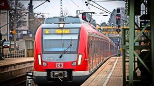 Die S-Bahn-Linie 2 soll künftig über Filderstadt hinaus bis nach Neuhausen fahren Foto: Lichtgut/Achim Zweygarth
