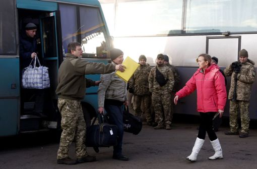 Die ukrainische Regierung und die prorussischen Rebellen im Osten des Landes haben am Mittwoch einen Gefangenenaustausch gestartet. Foto: AFP