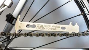 In diesem Artikel erfahren Sie, wie Sie den Verschleiß Ihrer Fahrradkette messen können. (Messlehre, Messschieber & von Hand)
