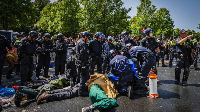 Polizei meldet über 1500 Festnahmen bei Demo von Klimaaktivisten