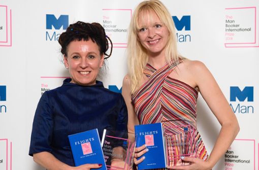Glückliche Gewinnerinnen: Olga Tokarczuk (links) und ihre Übersetzerin Jennifer Croft. Foto: dpa