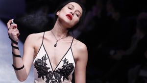 Bei der Fashion-Show von Aimer bei der Fashion Week in Peking trugen viele Models Dessous in mit schwarz abgesetzten Hauttönen. Foto: AP