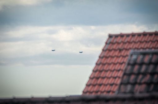 Die zwei Kampfjets flogen eine Runde über Stuttgart. Foto: 7aktuell.de/Nils Reeh