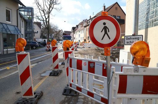 Im Ortskern von Schmiden müssen sich Autofahrer und Fußgänger schon jetzt auf Unwägbarkeiten einstellen.en Foto: Patricia Sigerist